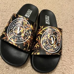 Authentic versace couture slides.Sz 39.Worn 1X Excellent condition